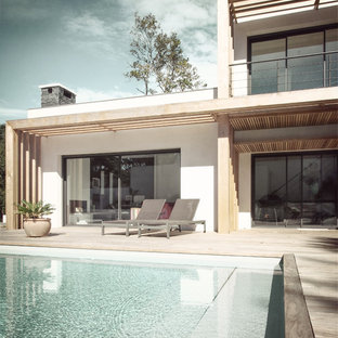 Inspiration pour une terrasse design de taille moyenne.