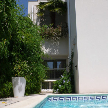 Maison bioclimatique contemporaine avec piscine