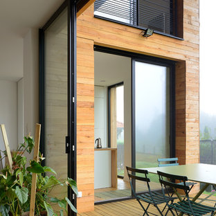 Cette photo montre une terrasse tendance de taille moyenne.