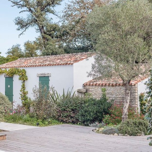 Inspiration pour une terrasse arrière méditerranéenne avec aucune couverture.