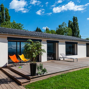 Idées déco pour une terrasse arrière contemporaine avec aucune couverture.