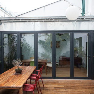 Idées déco pour une terrasse avec des plantes en pots contemporaine avec une cour et aucune couverture.