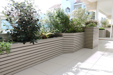 This is an example of a beach style patio in Bordeaux.