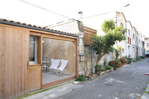 Moderne Terrasse et Patio by FABRE/deMARIEN