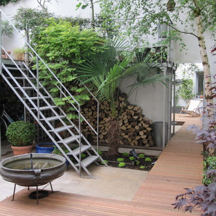 Large urban terrace in Paris with a water feature.