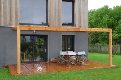 Inspiration for a contemporary patio remodel in Nantes