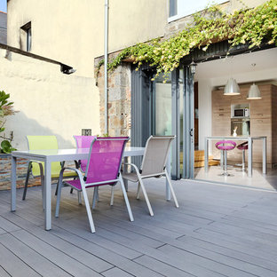 Ispirazione per un grande patio o portico country in cortile con un giardino in vaso, pedane e nessuna copertura