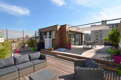Ejemplo de terraza contemporánea pequeña en azotea con jardín de macetas y pérgola