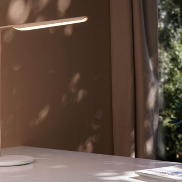 Swan, la lampe à poser, dans un univers contemporain