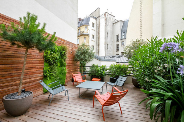 Contemporary Deck by Terrasses des Oliviers - Paysagiste Paris