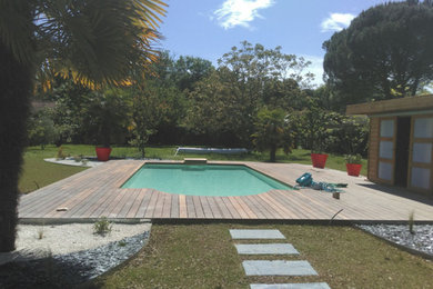 Exemple d'une piscine exotique de taille moyenne.
