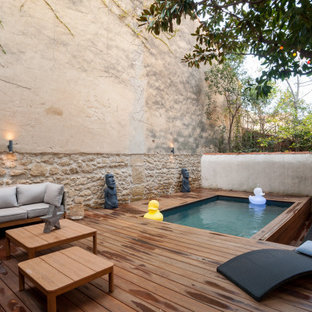 Inspiration pour une terrasse arrière design de taille moyenne avec aucune couverture.