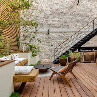 Idee per una grande terrazza contemporanea nel cortile laterale con un giardino in vaso