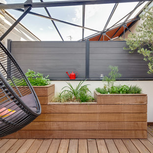 Inspiration for a large contemporary courtyard patio in Nantes with an outdoor kitchen, decking and a roof extension.