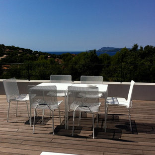 Réalisation d'une terrasse design de taille moyenne.
