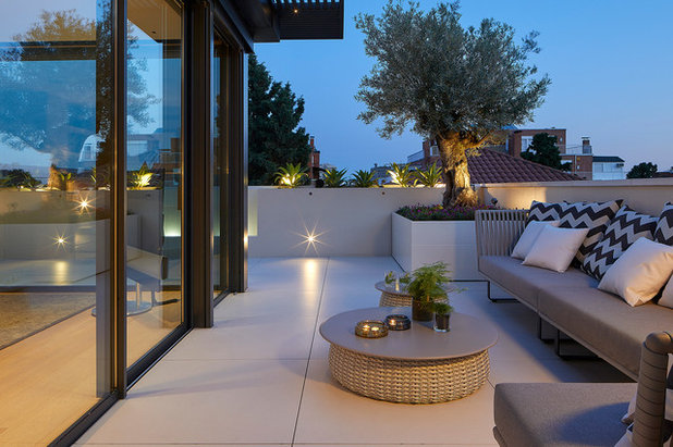 Contemporáneo Terraza y balcón by MOLINS DESIGN