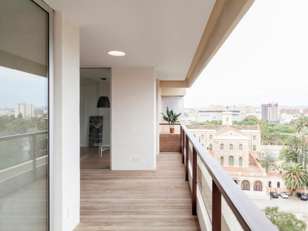 Nórdico Terraza y balcón by CALMA estudio de arquitectura