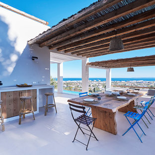Diseño de terraza mediterránea con pérgola