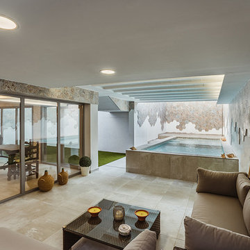 Casa discreta por fuera y espectacular por dentro.