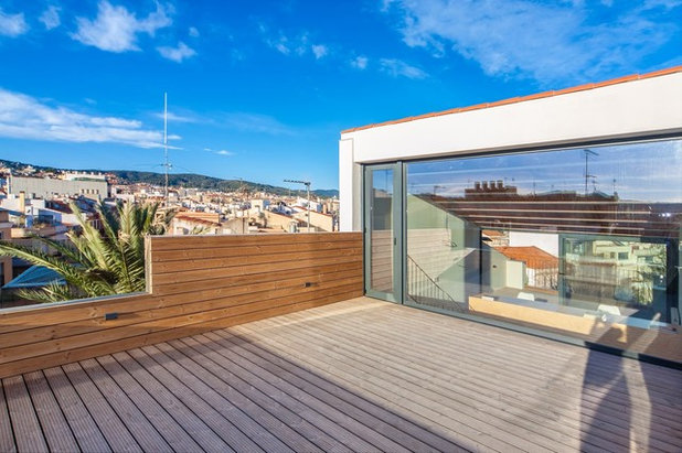 Moderno Terraza y balcón by Lara Pujol  |  Interiorisme & Projectes de Disseny