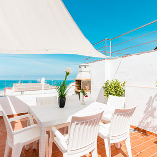 Ejemplo de terraza mediterránea, en azotea, con toldo