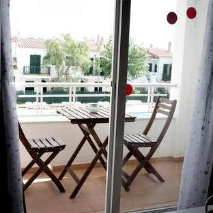 Ispirazione per una piccola terrazza classica