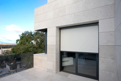 Imagen de terraza moderna de tamaño medio en azotea