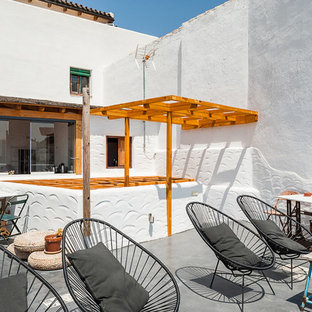Modelo de terraza mediterránea, en azotea, con pérgola