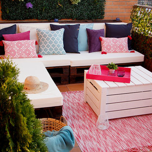 Réalisation d'une terrasse méditerranéenne avec une extension de toiture.