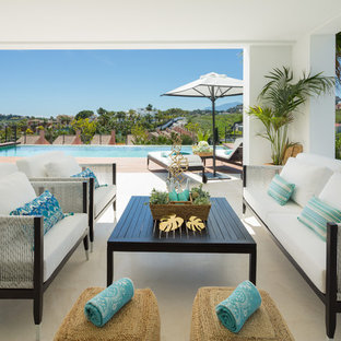 Ejemplo de terraza contemporánea en anexo de casas