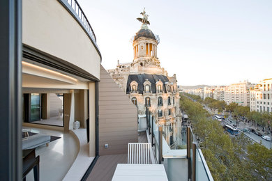 バルセロナにあるコンテンポラリースタイルのおしゃれなウッドデッキの写真