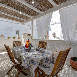 Foto di una terrazza mediterranea con una pergola