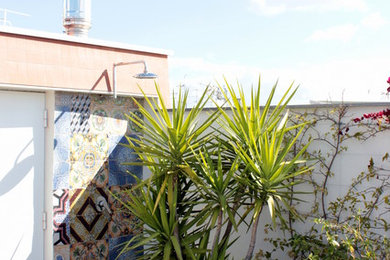 カターニア／パルレモにあるコンテンポラリースタイルのおしゃれなウッドデッキの写真