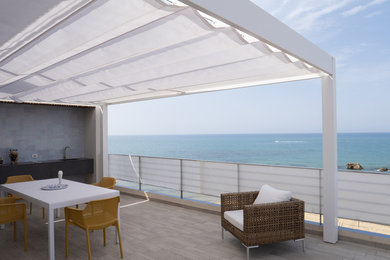 Ispirazione per una terrazza design