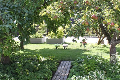 マルメにあるトラディショナルスタイルのおしゃれな庭の写真