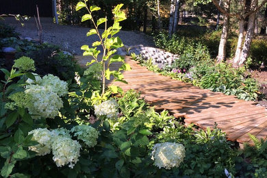 ストックホルムにある北欧スタイルのおしゃれな庭の写真