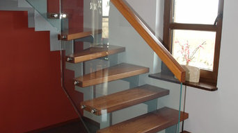1/4gewendelte moderne Treppe aus Metall mit Handlauf aus Glass