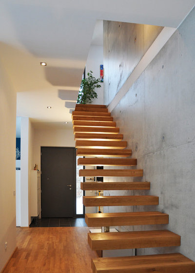 Modern Treppen by NHzwo-projects