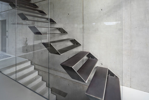 Contemporary Staircase by Schiller Architektur BDA