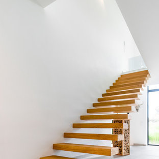 Gerade, Mittelgroße Moderne Holztreppe mit offenen Setzstufen in Sonstige