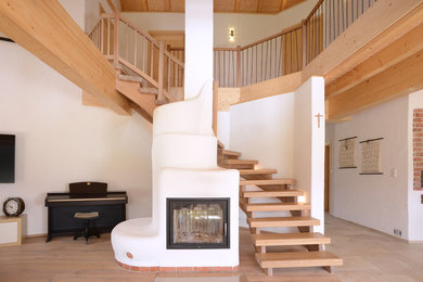 Modelo de escalera curva de estilo de casa de campo grande sin contrahuella con escalones de madera y barandilla de madera