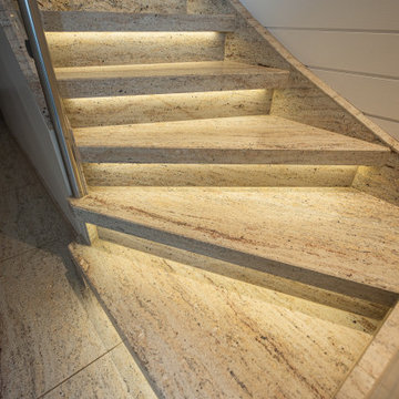 PVC, Teppich & Laminat raus. Treppenrenovierung mit Naturstein.