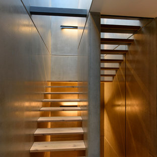 Mittelgroße Moderne Holztreppe in U-Form mit offenen Setzstufen in Stuttgart