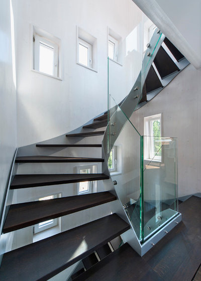 Modern Treppen by Stereoraum Architekten GbR