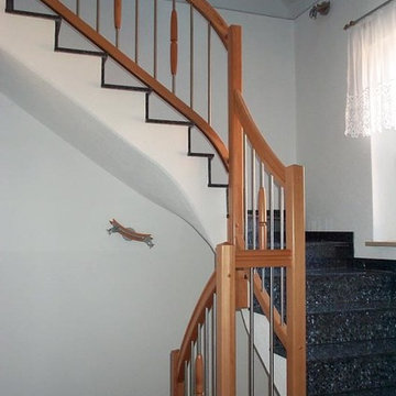 Treppe, Geländer aus Holz und Metall