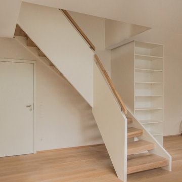 Treppe mit Einbauschrank