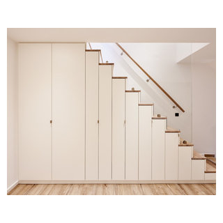 Treppe mit integriertem Einbauschrank - Contemporary - Staircase -  Dusseldorf - by Schreinerei Fischbach GmbH & Co. KG | Houzz IE