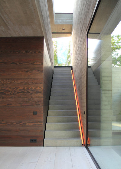 Modern Treppen by NIEBERG ARCHITECT atelieraxelnieberg