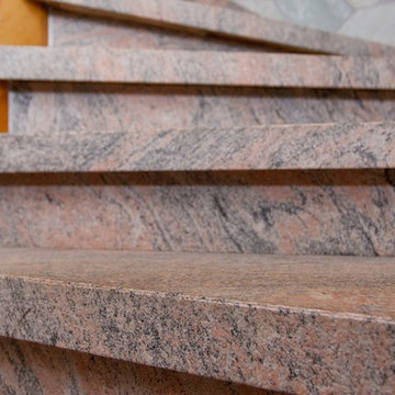 Treppenrenovierung Holztreppe & Diele mit Naturstein, ideal für Haustierbesitzer