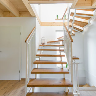 Moderne Treppe in Sonstige